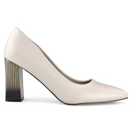 Décolleté beige con tacco alto e soletta in pelle