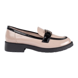 Mocassini da donna in vernice beige con fibbia