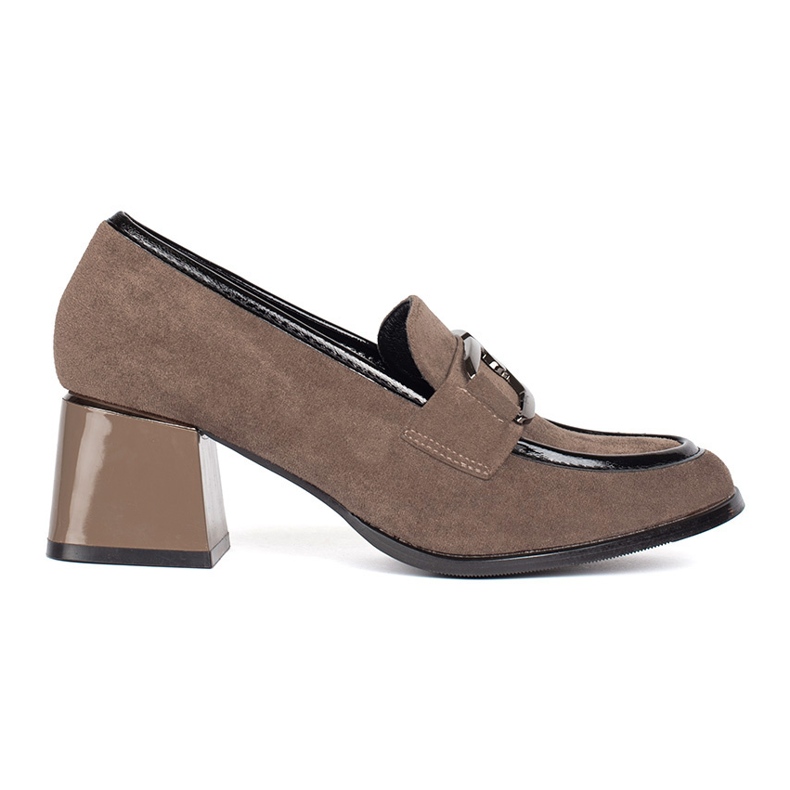 Scarpe beige in camoscio con tacco spesso