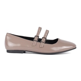 Ballerine in vernice beige con chiusura