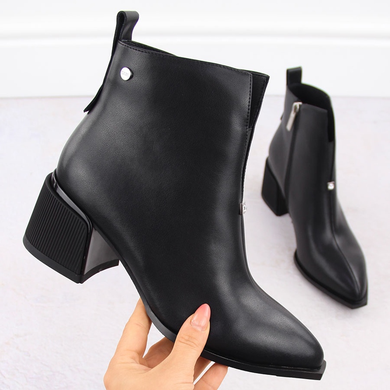 Stivali da donna in pelle con tacco, neri Goe OO2N4211