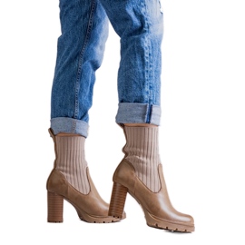 Stivaletti beige scuro realizzati in ecopelle Asera