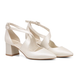 BUTDAM Décolleté con tacco basso e cinturini Alba color ecrù beige