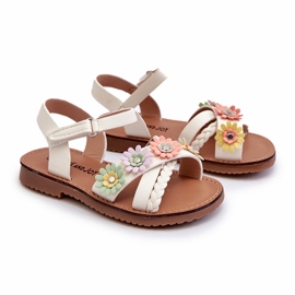 Sandali delle ragazze fissate con velcro con fiori bianchi bianco