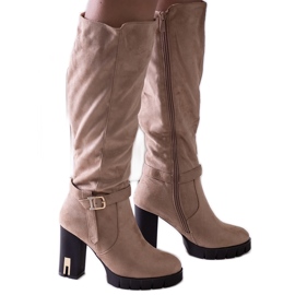 Stivali beige isolanti con tacco alto di Alra