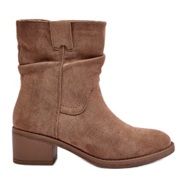 Stivaletti isolati beige Zinanya da donna con tomaia increspata e tacco basso