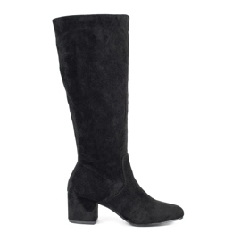 Stivali da donna in camoscio nero sul post