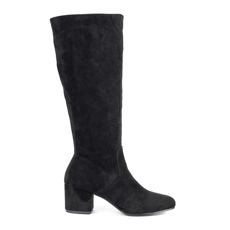Stivali da donna in camoscio nero sul post