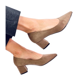 Décolleté color kaki con tacco basso marrone