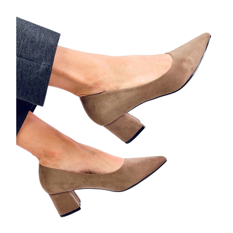 Décolleté color kaki con tacco basso marrone