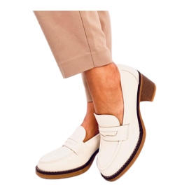 Mocassini beige con tacco alto