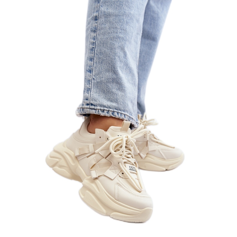 Scarpe sportive beige con suola massiccia