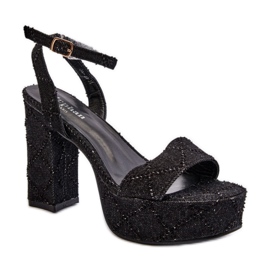 Sandali da donna alla moda realizzati in materiale tessile nero