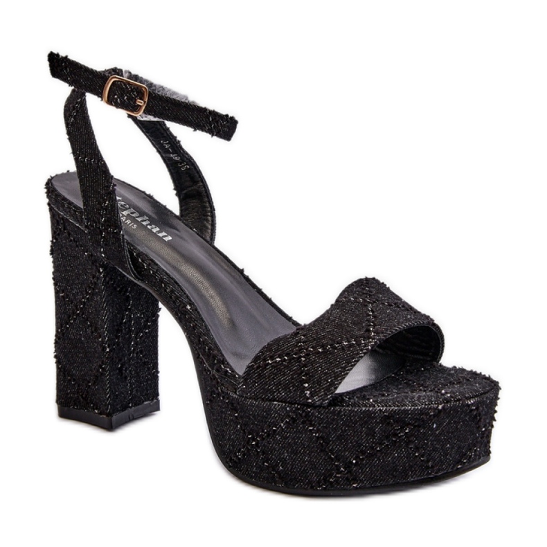 Sandali da donna alla moda realizzati in materiale tessile nero