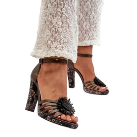 Sandali da donna in pelle con decorazione Maciejka 06620-20 grafite grigio