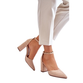 Décolleté da donna realizzate in eco-camoscio QA203P, colore beige
