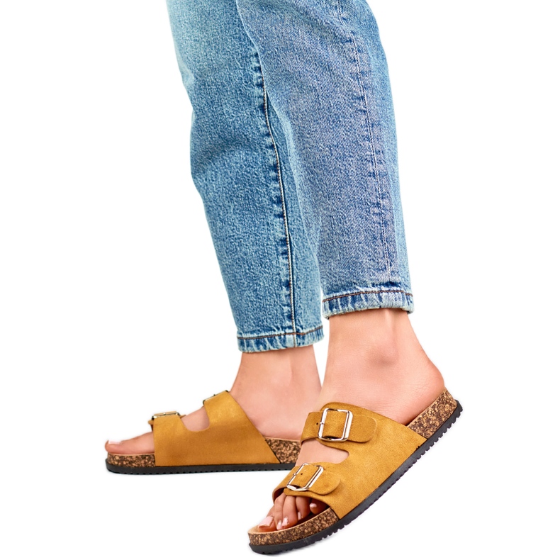 Infradito da donna realizzate in eco-camoscio 98-179C cammello marrone
