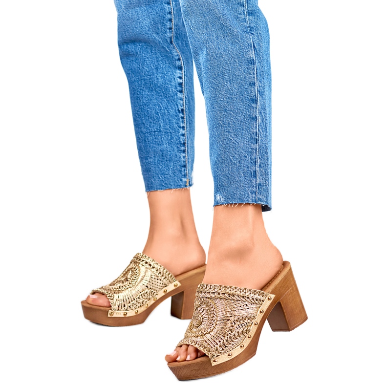 Infradito da donna con tacco alto C388GO, oro giallo