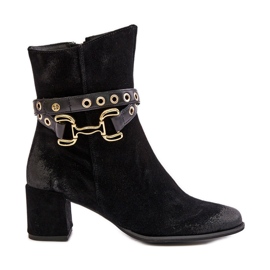 Stivali da donna in pelle scamosciata con tacco alto con cinturino decorativo Maciejka 06679-01 Nero