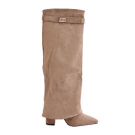 Stivali beige con tacco alto isolanti con tomaia risvoltata di Urelli