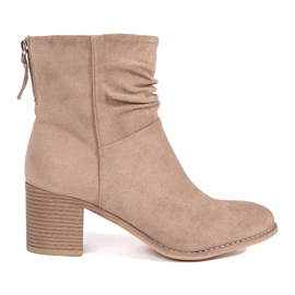 Stivaletti da donna in camoscio beige con tomaia arricciata
