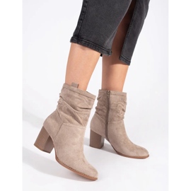 Stivaletti da donna in camoscio beige
