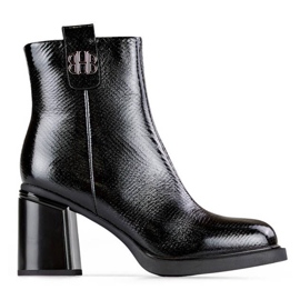 Stivaletti imbottiti da donna in pelle verniciata, neri 25-66670B nero