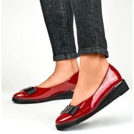 Scarpe da donna in vernice con decorazione su zeppa bassa, rosse GD-FL766BUR rosso