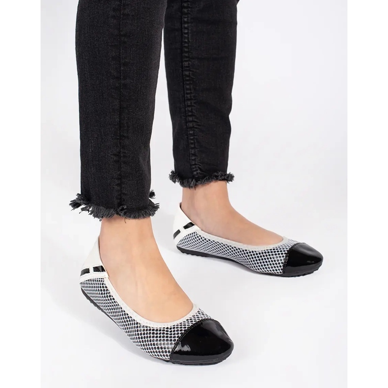 Ballerine morbide bianche e nere con elastico nero