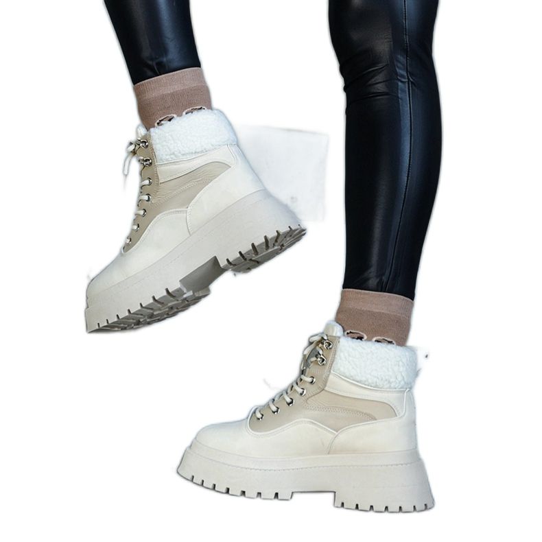Sneakers beige con suola spessa e pelliccia di Best