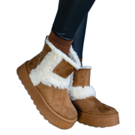 Stivali da neve con plateau in eco-camoscio marrone decorati con pelliccia di Peters