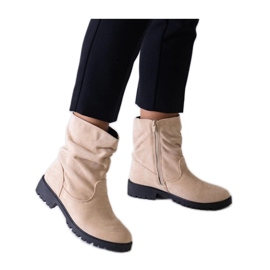 Stivaletti beige con volant realizzati in eco-camoscio Hinda - Solea