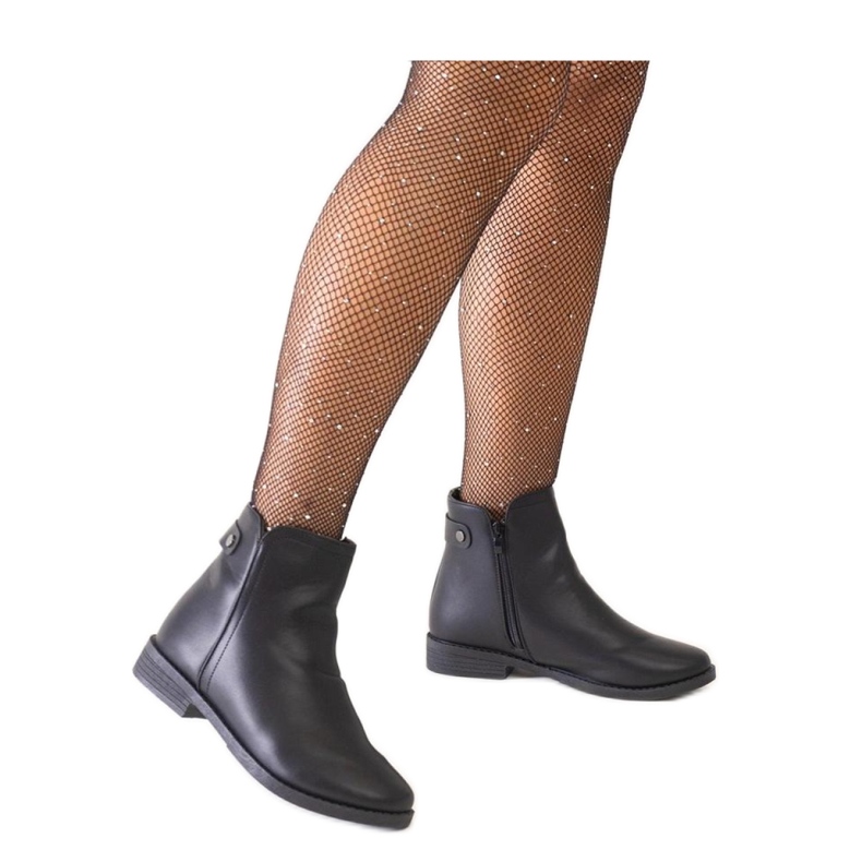 Stivaletti classici neri realizzati in ecopelle nero