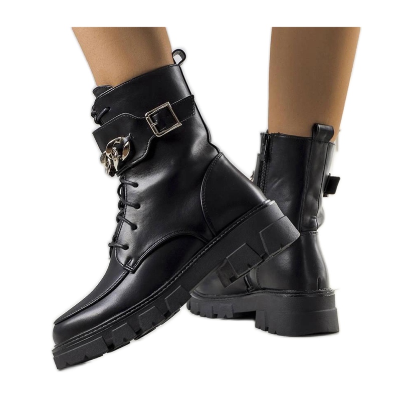 Scarponcini da trekking neri e isolati nero