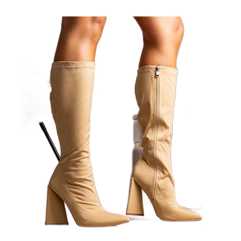 Stivali beige con tacco alto