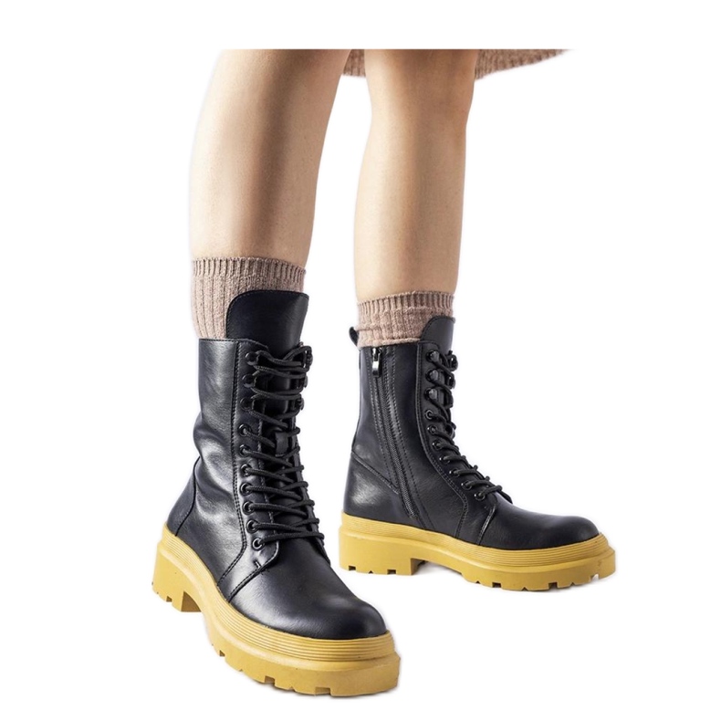 Sneakers nere con suola gialla Quennie - Solea nero