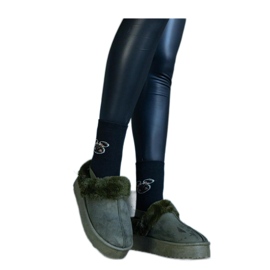 Pantofole verdi con plateau decorate con pelliccia e con fascia elastica sul tallone verde