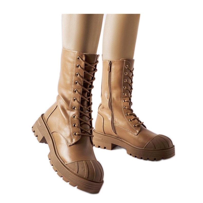 Lavoratrici isolate marroni marrone