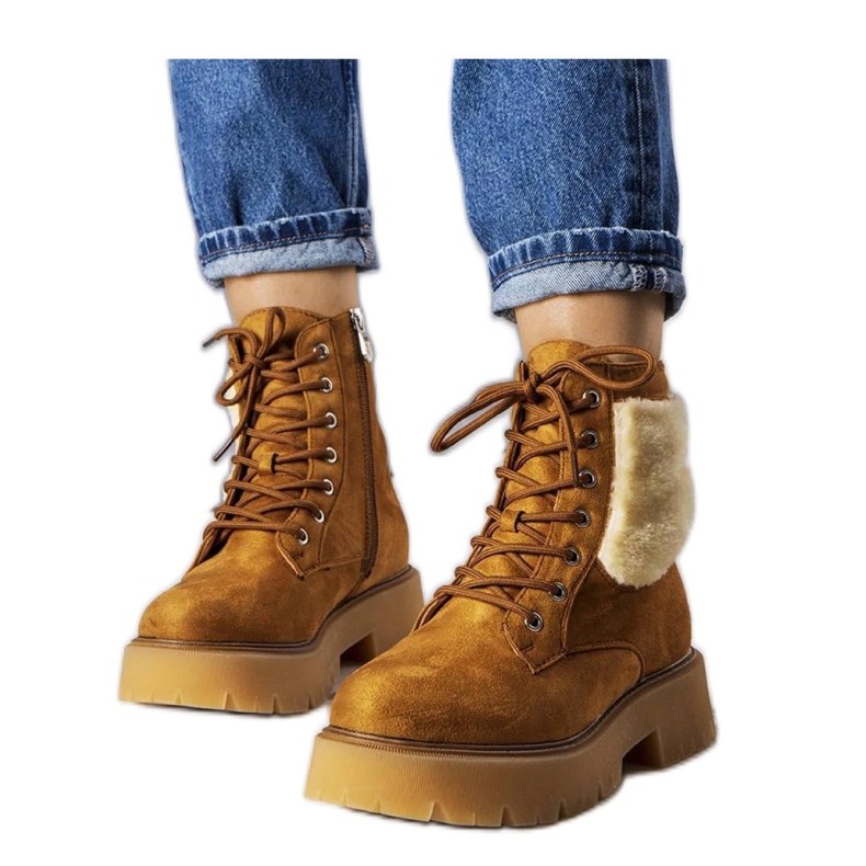 Stivali isolati marroni con pelliccia marrone