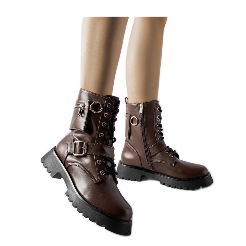 Borse da lavoro marroni isolate con custodia marrone