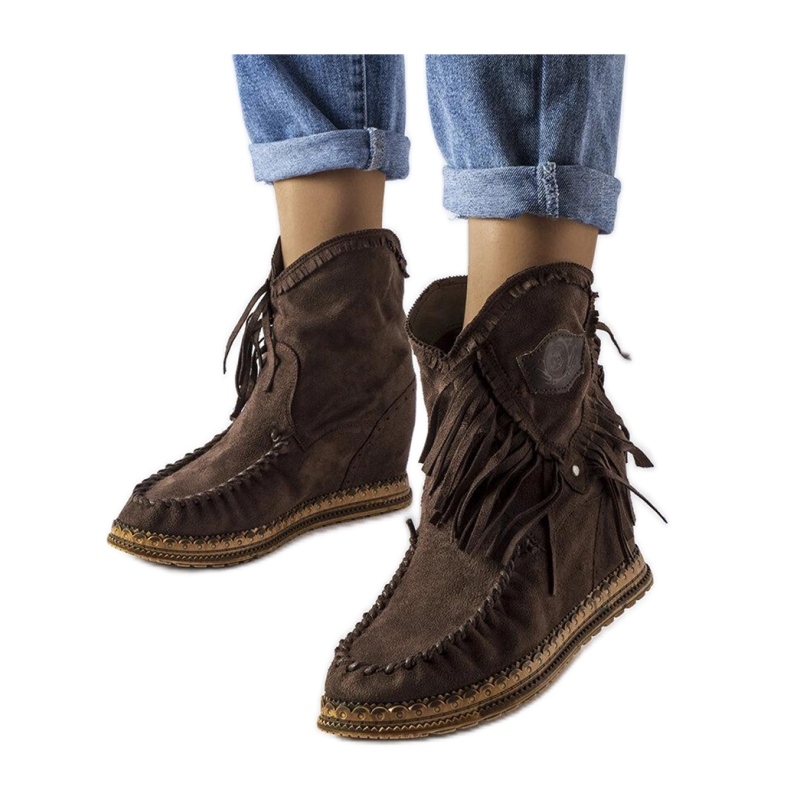 Stivali marroni con zeppa marrone