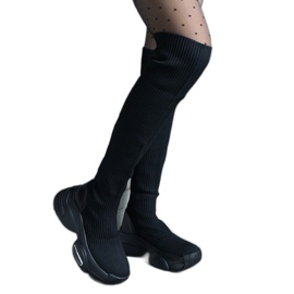 Stivali slip-on neri con tomaia flessibile e suola massiccia nero