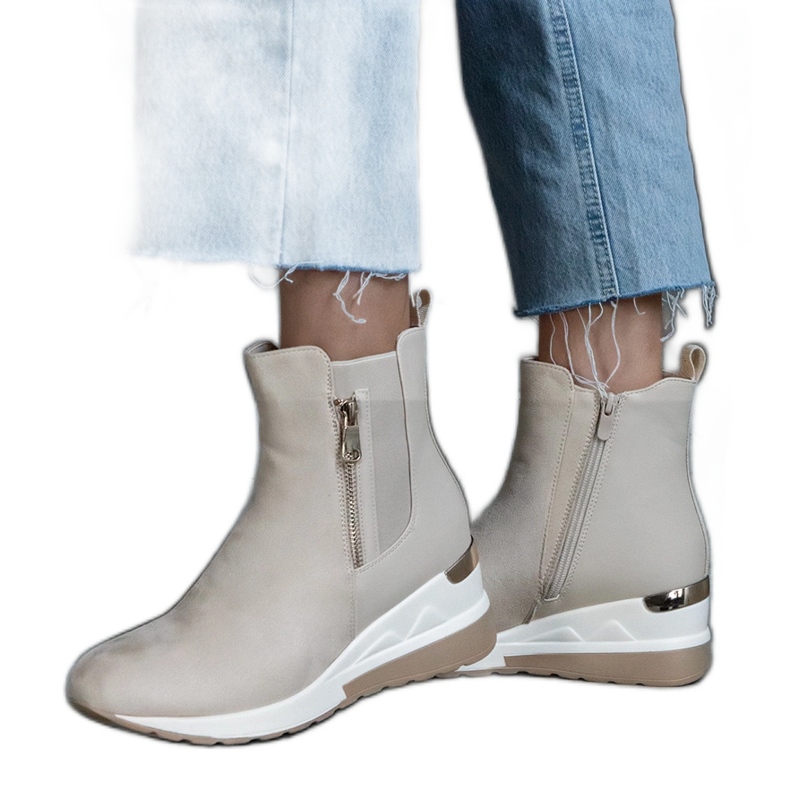 Stivaletti sportivi beige con zeppa