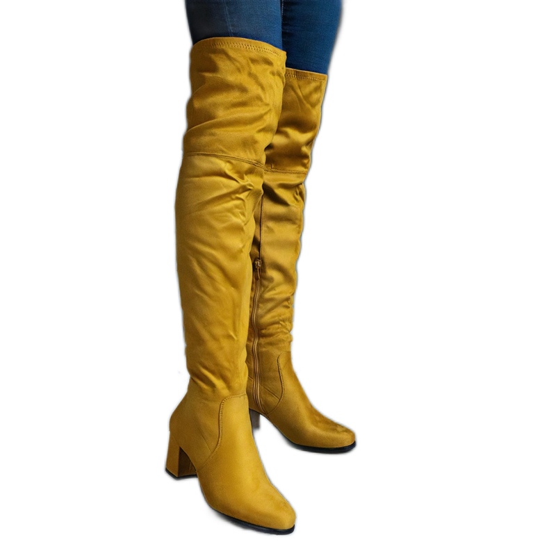 Stivali sopra il ginocchio gialli realizzati in eco suede giallo
