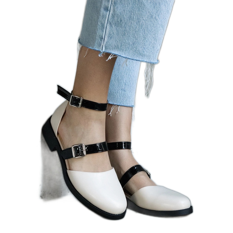 Ballerine beige con fibbia
