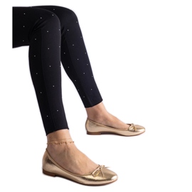 Ballerine dorate decorate con un fiocco d'oro