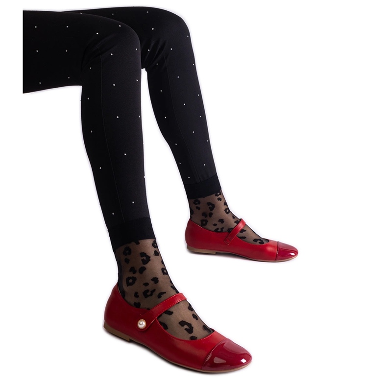 Ballerine rosse con punta in vernice, allacciate con velcro rosso