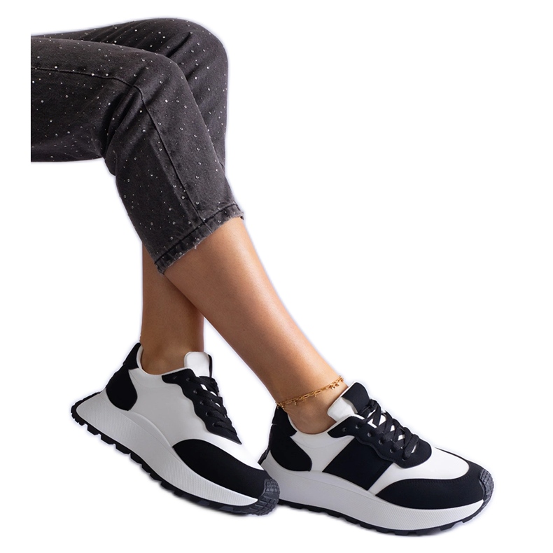 Sneakers nere sulla piattaforma nero