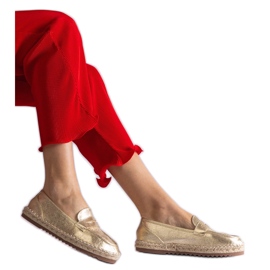 Espadrille scorrevoli in oro sulla piattaforma d'oro