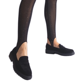 Mocassini neri traforati realizzati in eco suede nero